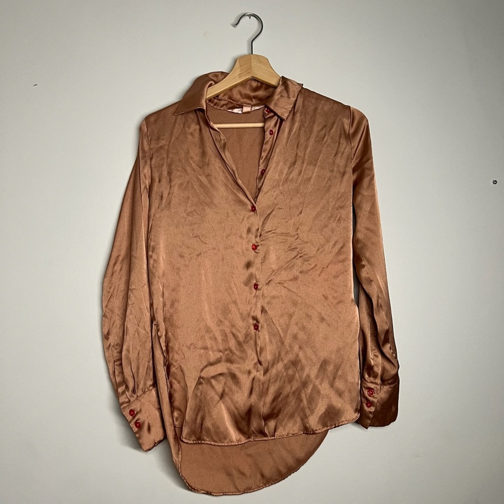 Ever New Women’s Satin Shirt - Tan / Salmon